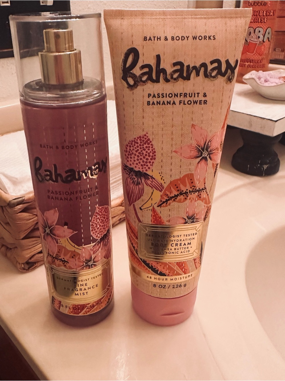 Bath & Body Works Rahamay Passionfruit & Banana Flower Body Cream & Mist - Pink